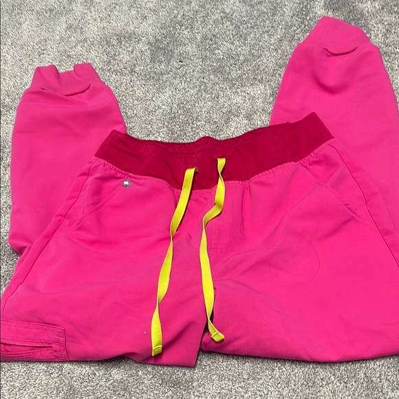 Figs Pink Scrub Set - Picture 3 of 4